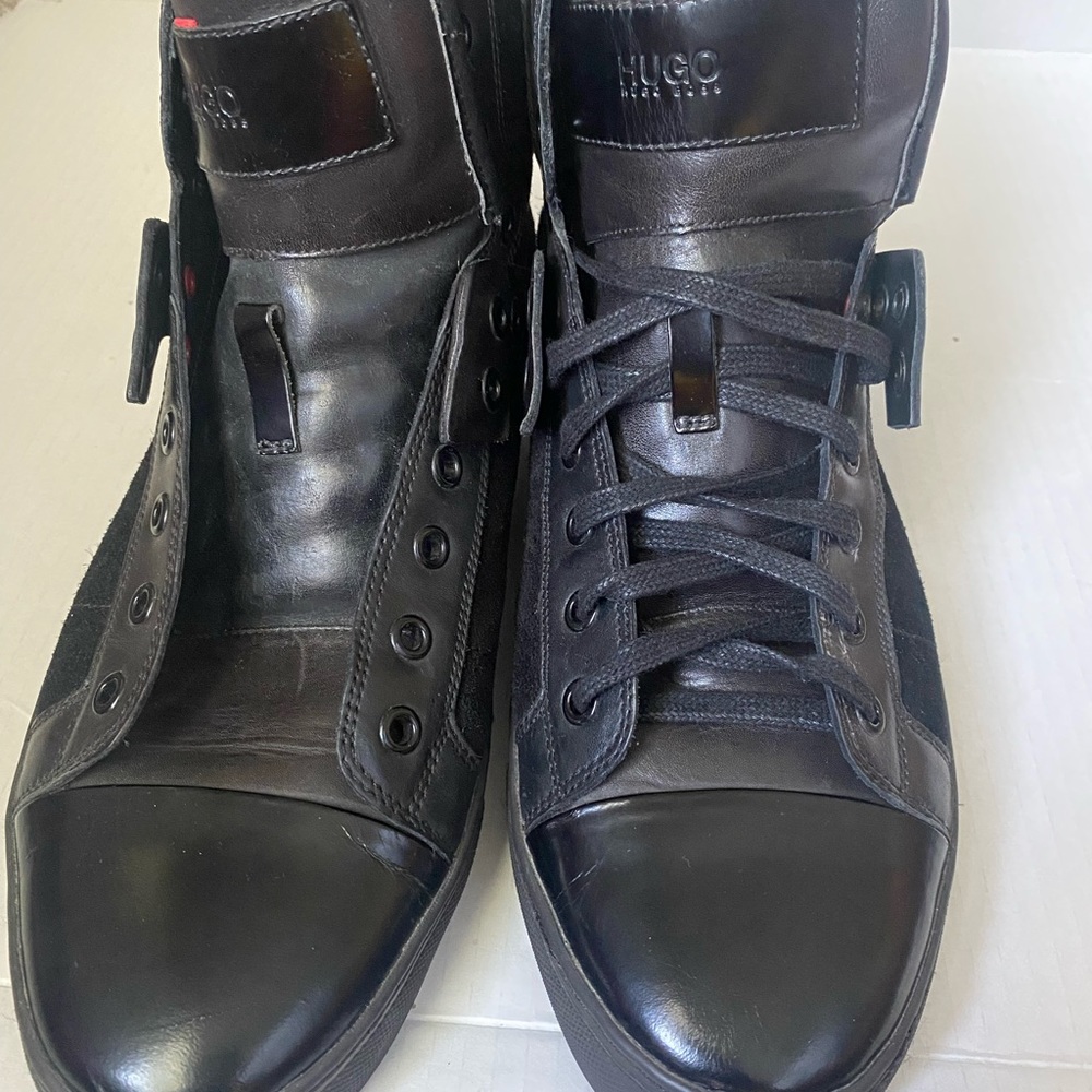 Hugo boss black leather sneakers in great condition size 10